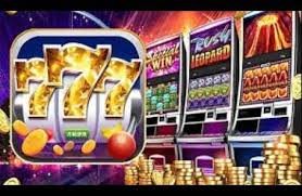 333 casino স্লট জেতার মুহূর্ত উদযাপন করছেন একজন খেলোয়াড়